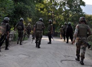 ராணுவ முகாம் மீது பயங்கரவாதிகள் தாக்குதல்: சிஆர்பிஎப் வீரர் வீரமரணம்